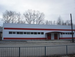 Фирменный магазин  в городе Емва из сэндвич-панелей, построенная компанией Альянс - Фирменный магазин  в городе Емва, Республика Коми, г. Емва, ул. Коммунистическая. 